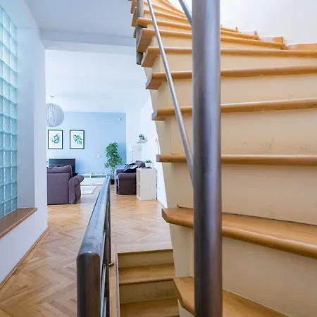 Six Seasons - Penthouse Apartment *